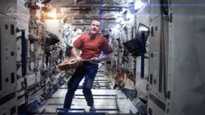 li-nb-chris-hadfield-video-space-oddity